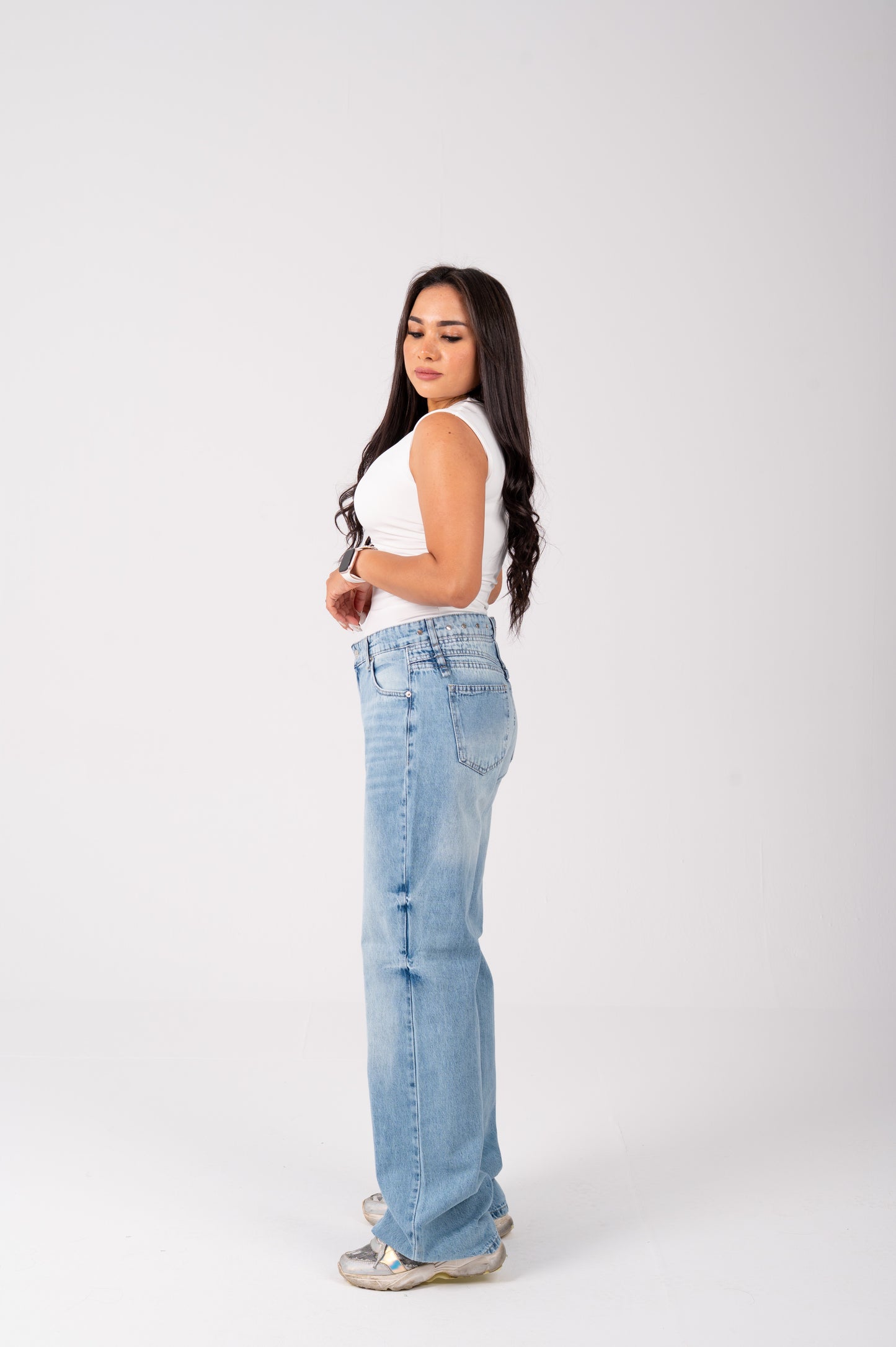 Wide leg jeans with a back studded light blue