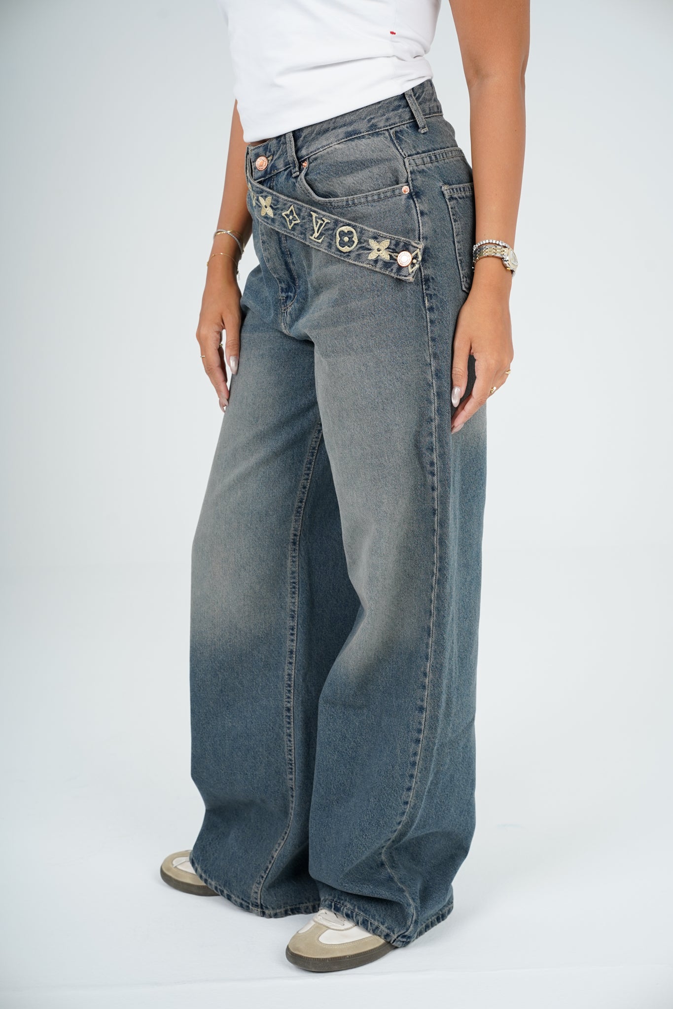 Cross belt wide leg jeans vintage washed