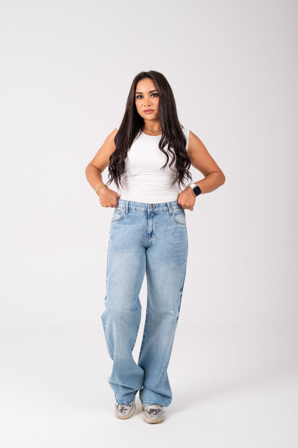 Wide leg jeans with a back studded light blue