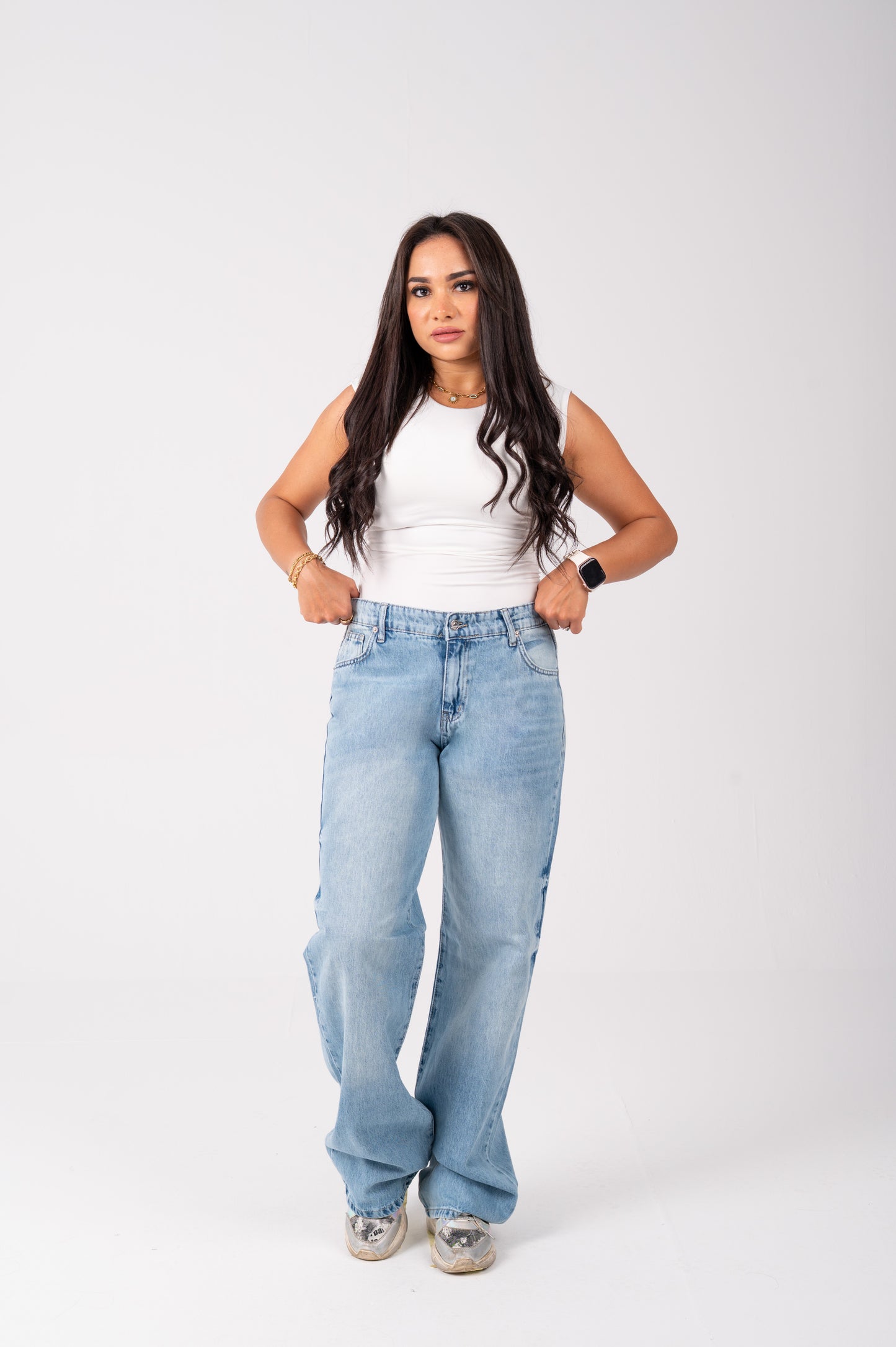 Wide leg jeans with a back studded light blue