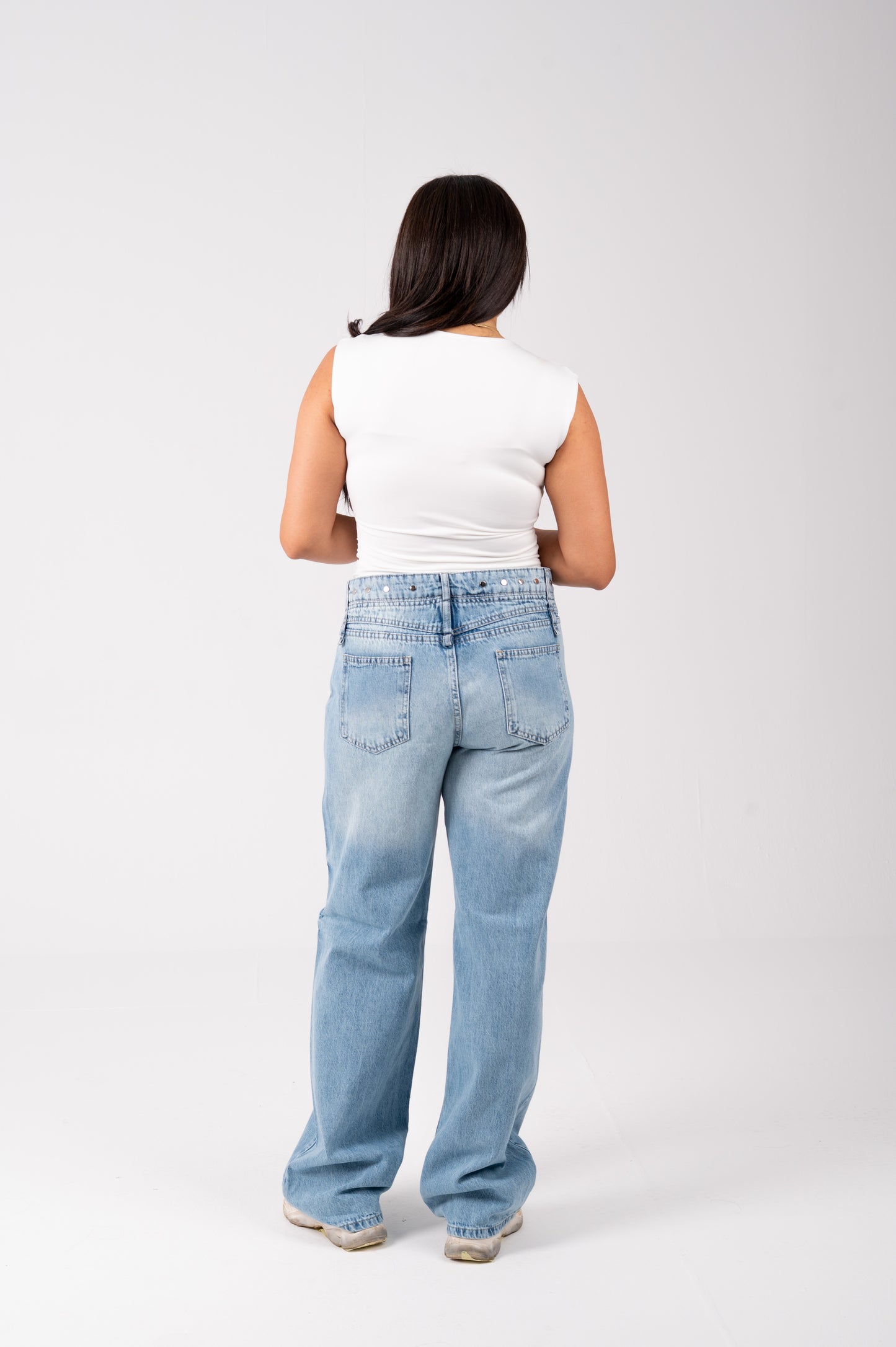 Wide leg jeans with a back studded light blue
