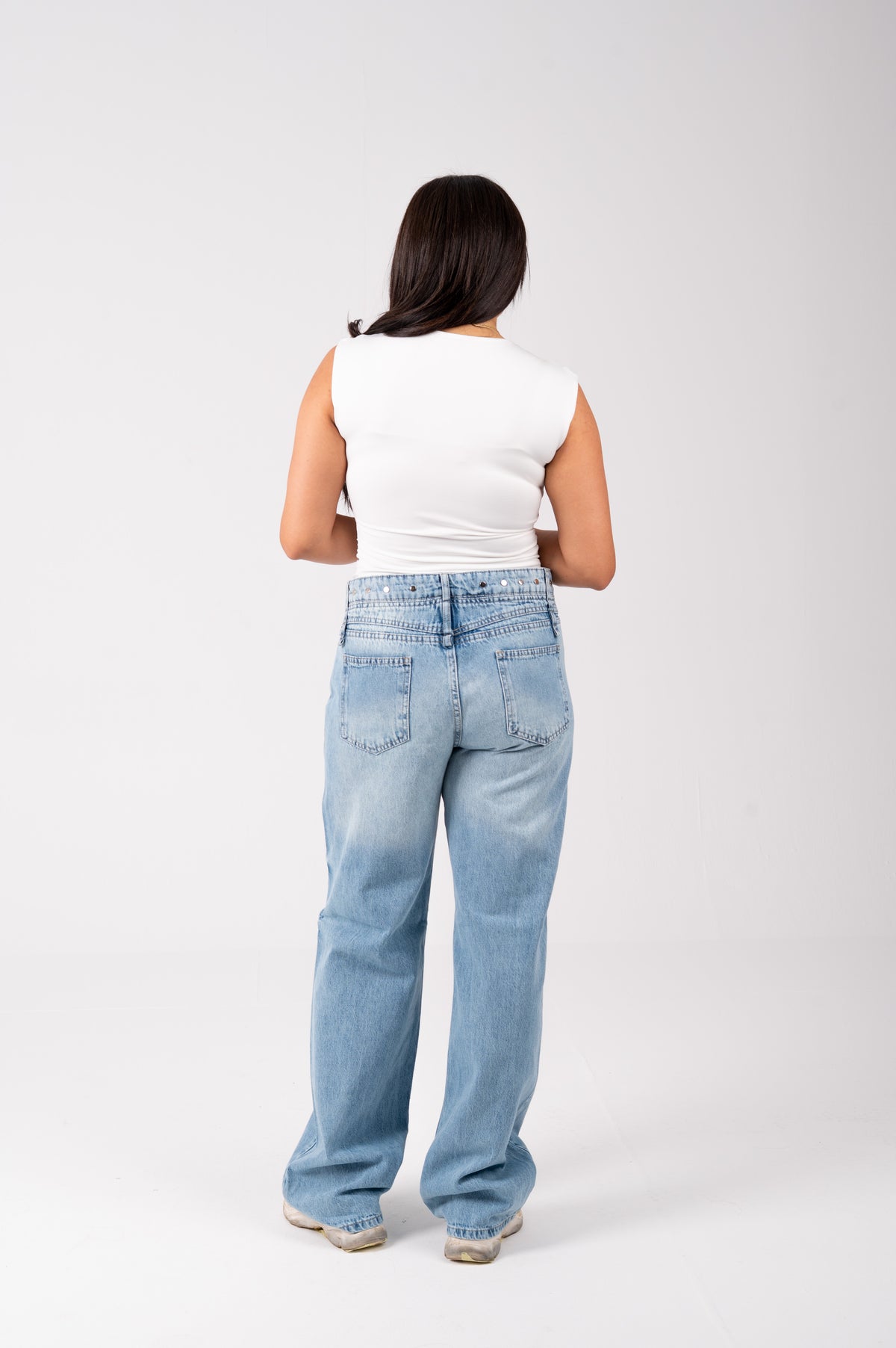 Wide leg jeans with a back studded light blue