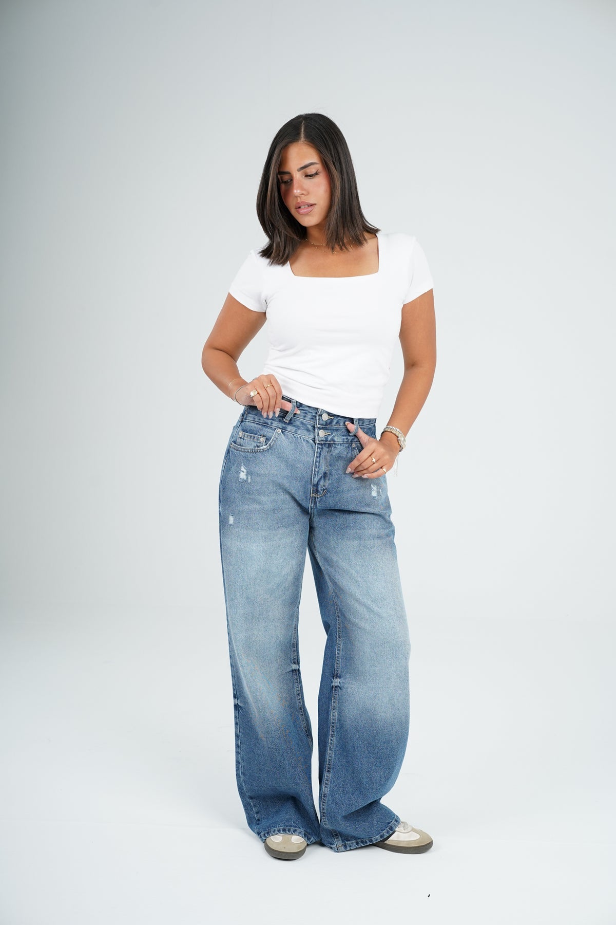 Wide leg two buttons unfinished mid blue washed