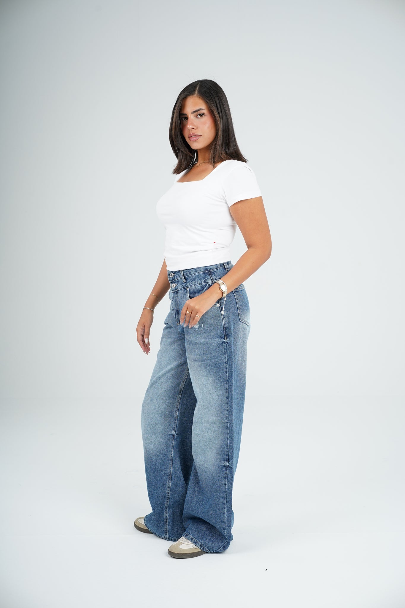 Wide leg two buttons unfinished mid blue washed