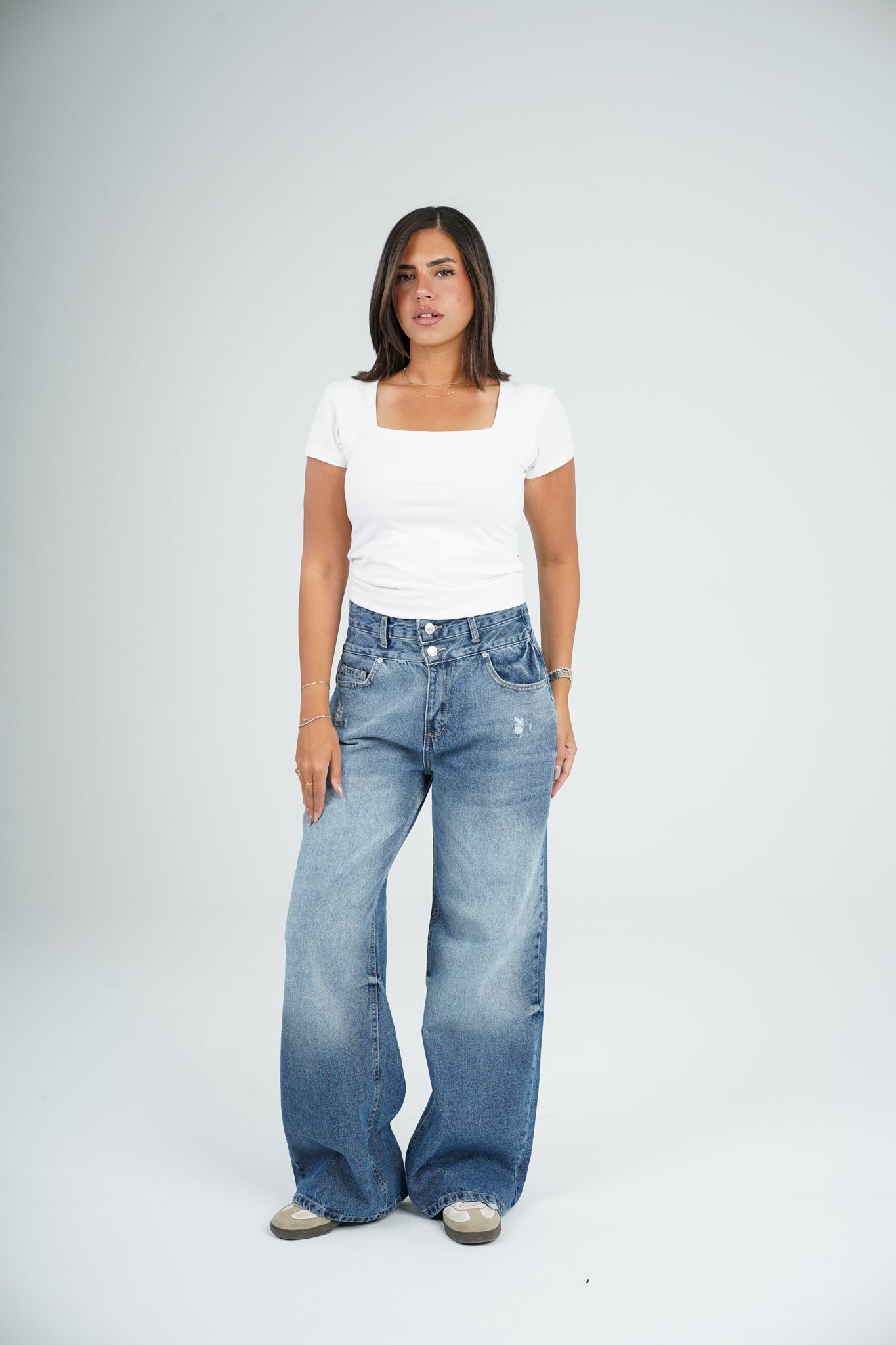 Wide leg two buttons unfinished mid blue washed