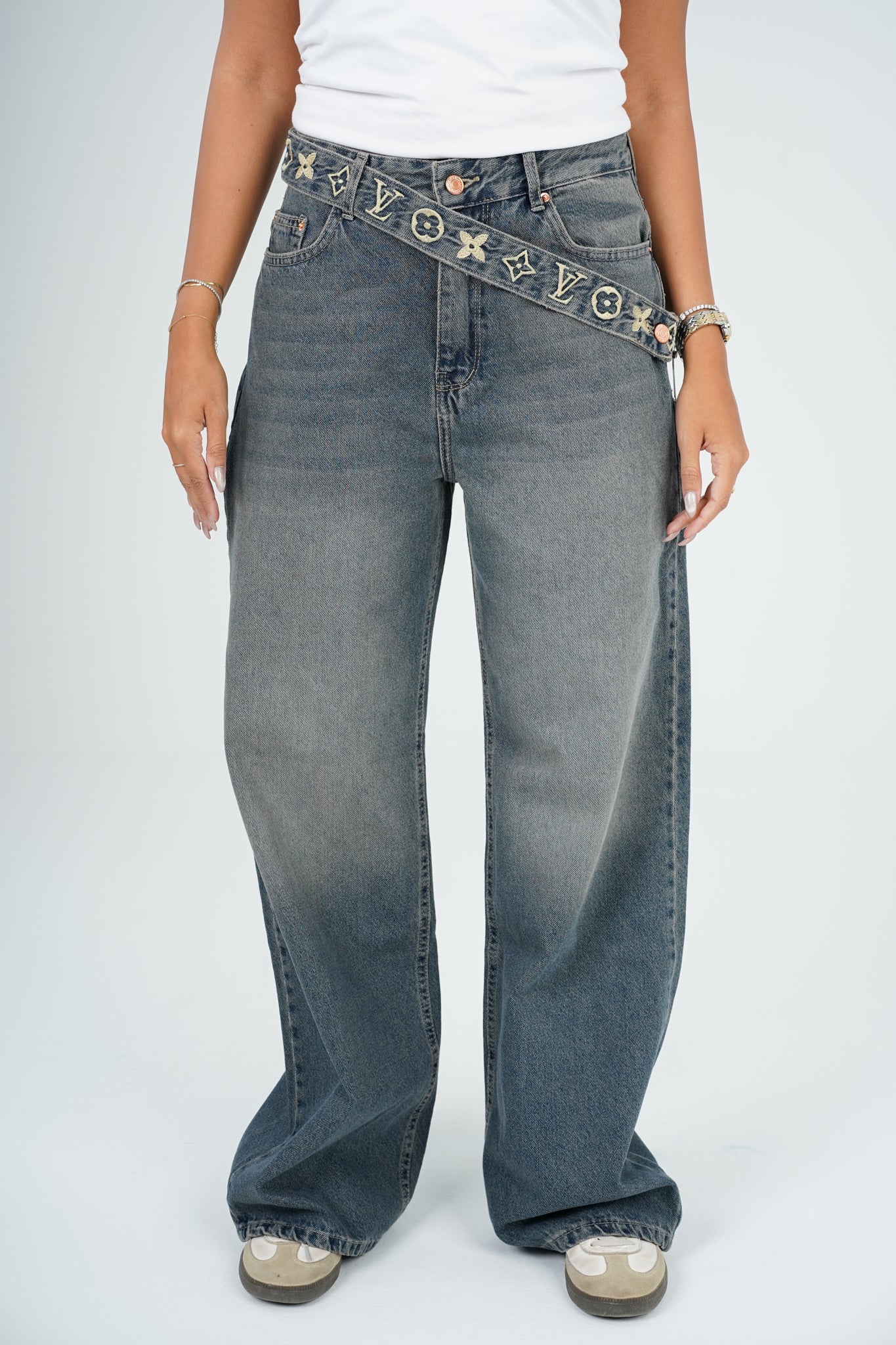 Cross belt wide leg jeans vintage washed