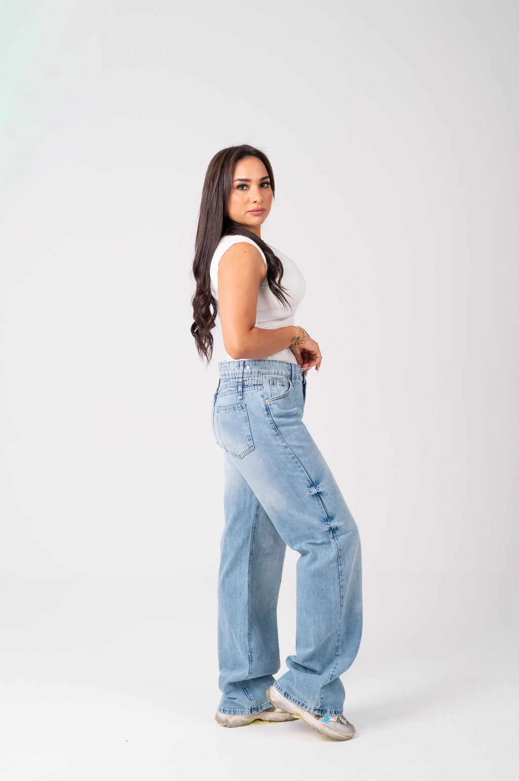 Wide leg jeans with a back studded light blue