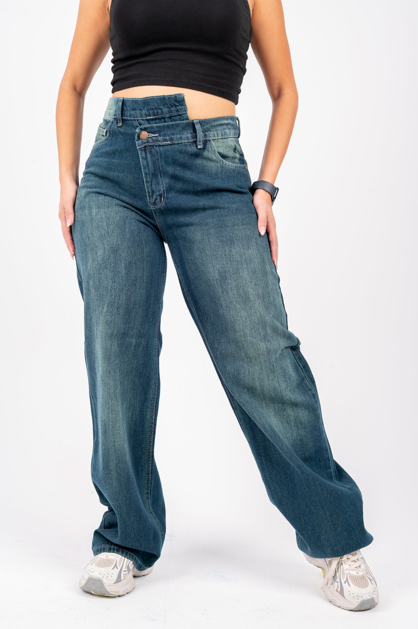 Slanted Waist mid blue washed