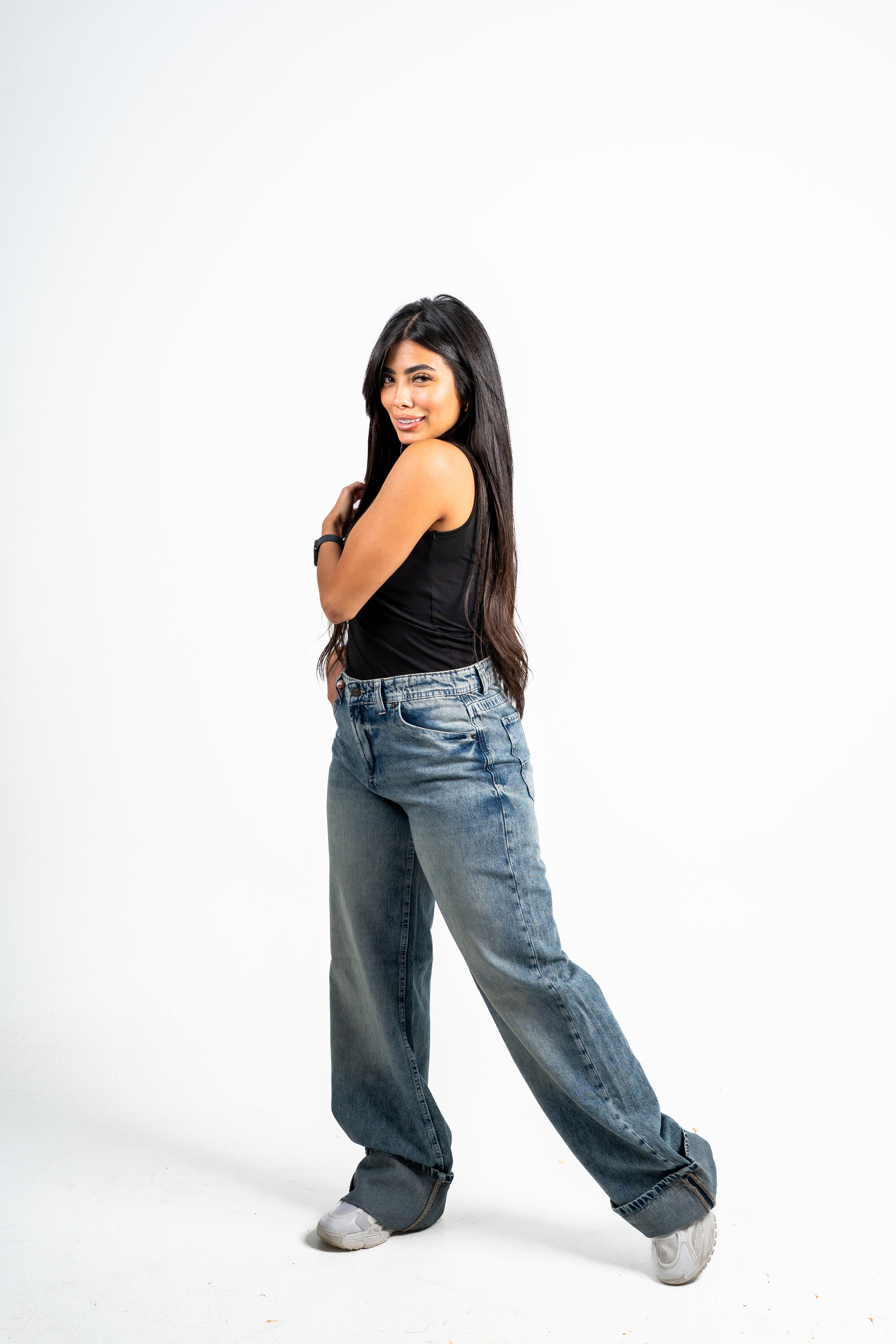 Cuffed wide leg jeans navy washed.