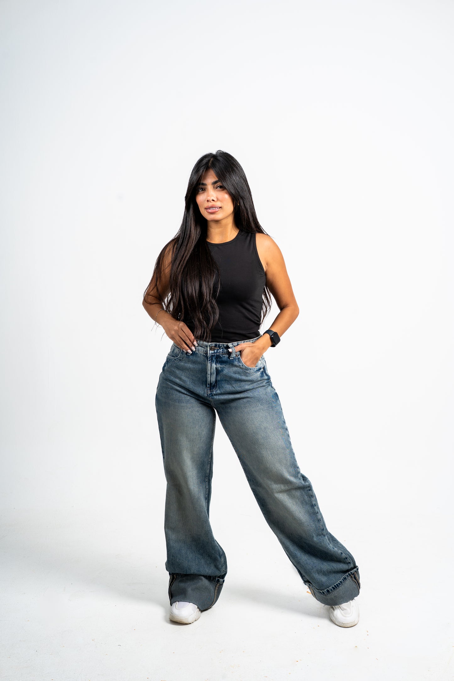 Cuffed wide leg jeans navy washed.