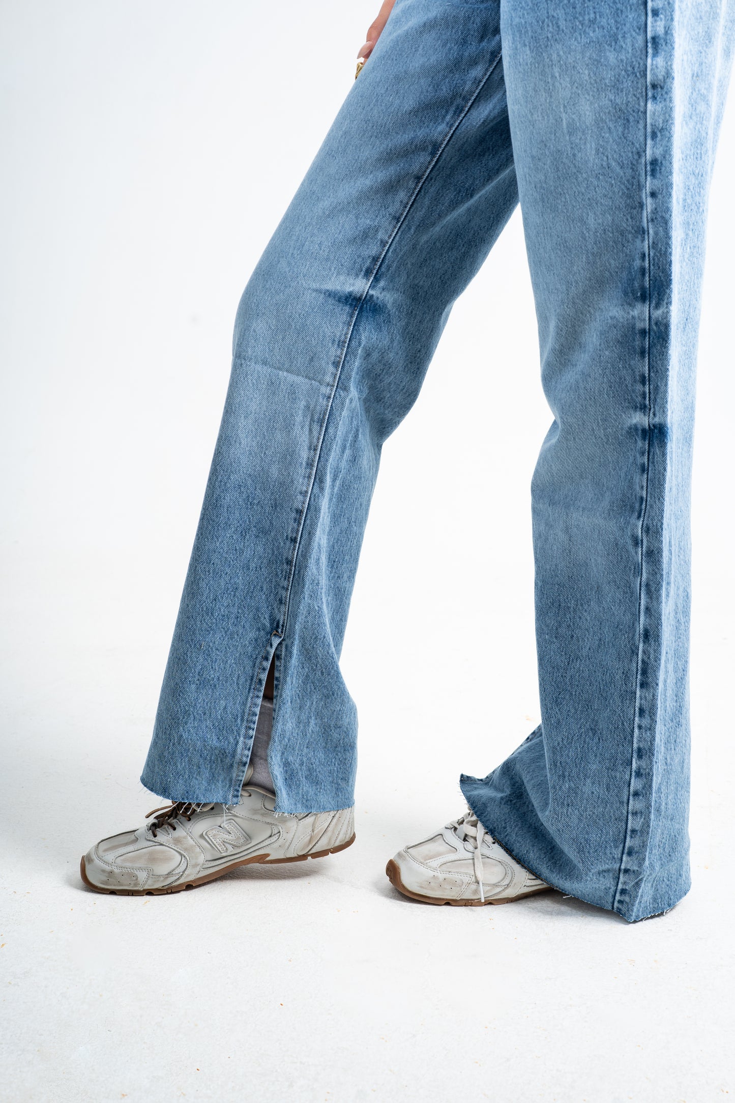 Side slit straight jeans mid blue