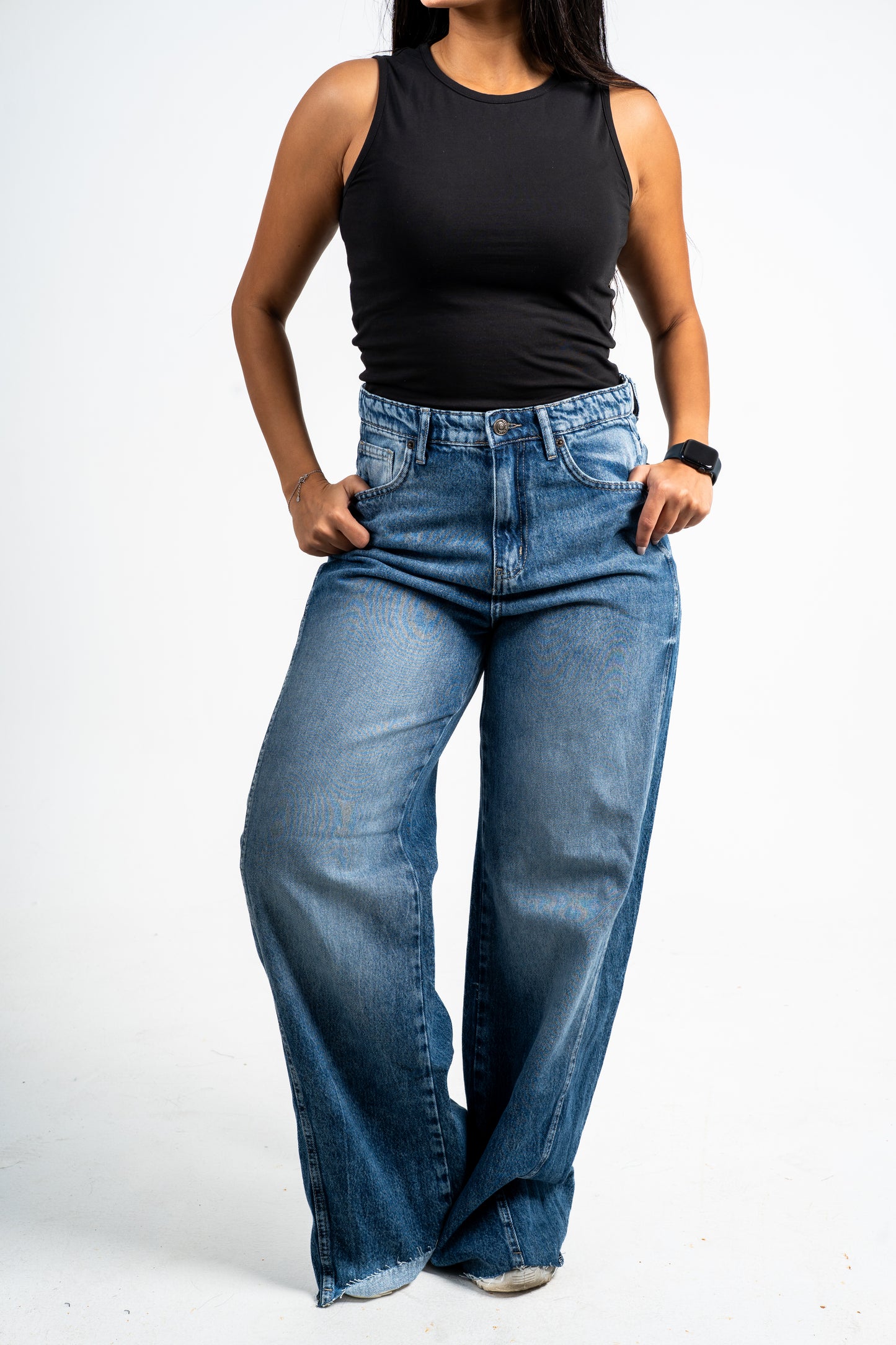 Slanted cut jeans dark blue.