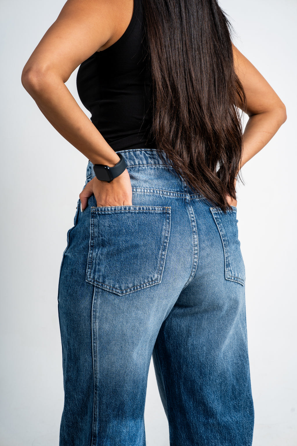 Slanted cut jeans dark blue.