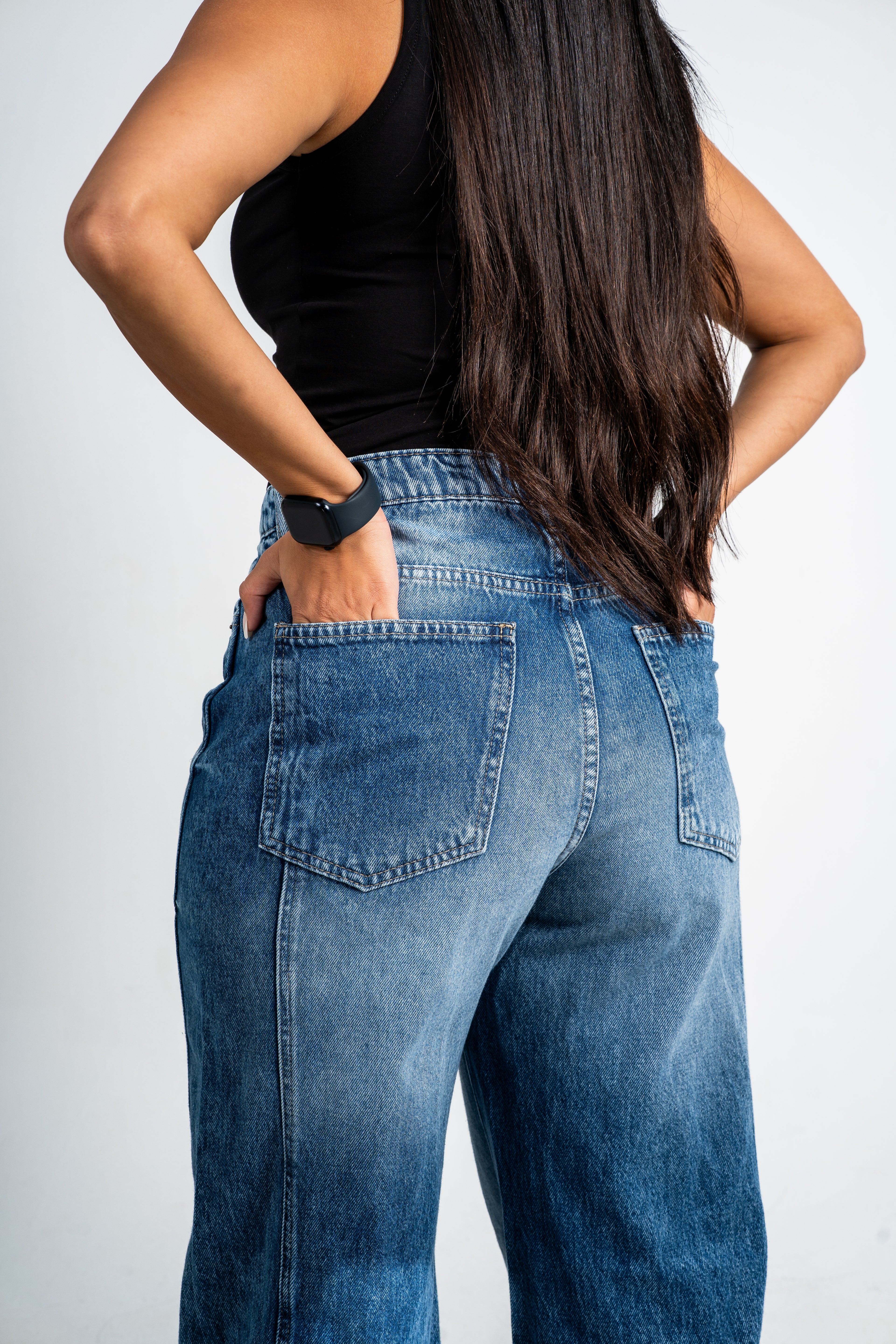 Slanted cut jeans dark blue.