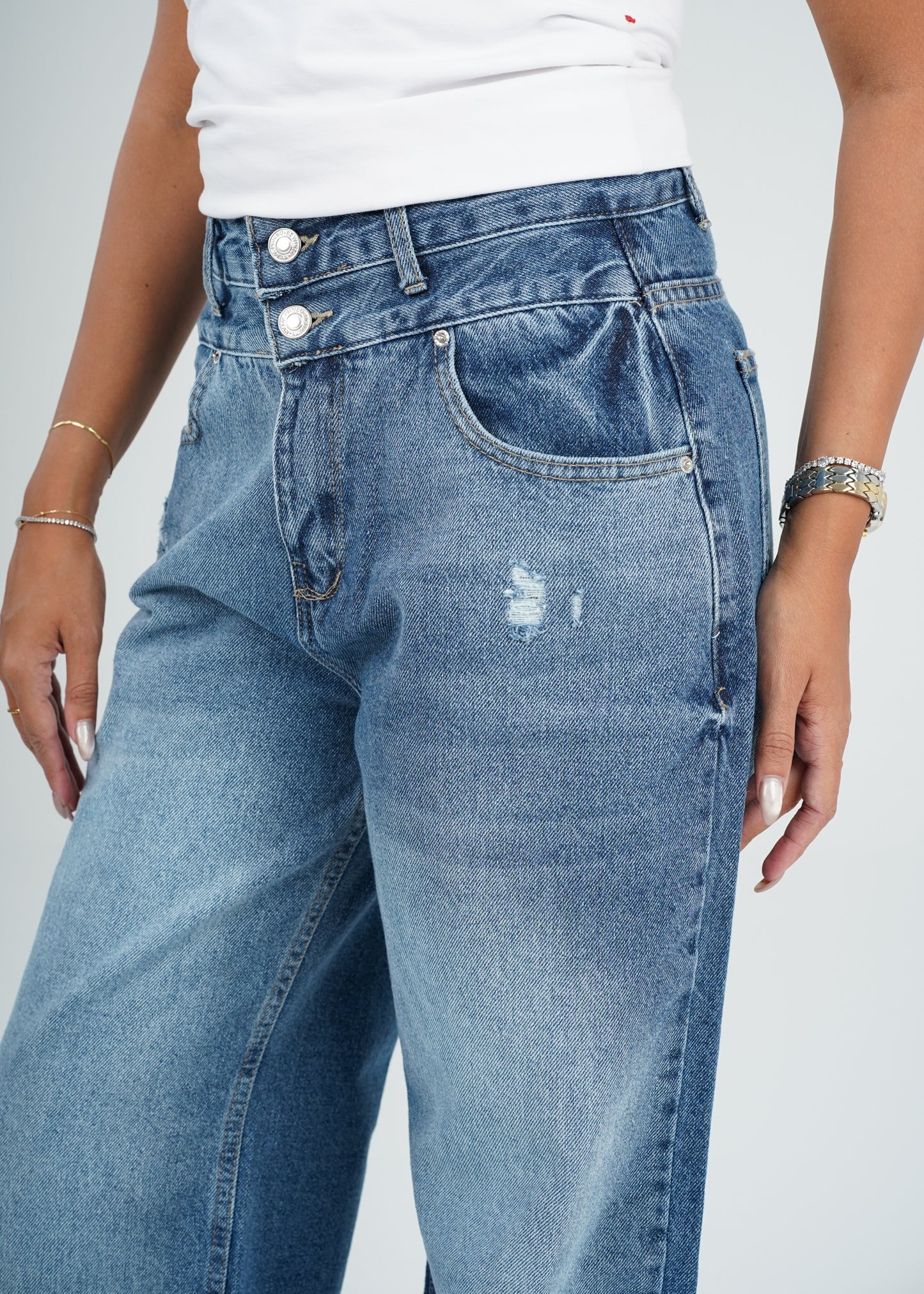 Wide leg two buttons unfinished mid blue washed
