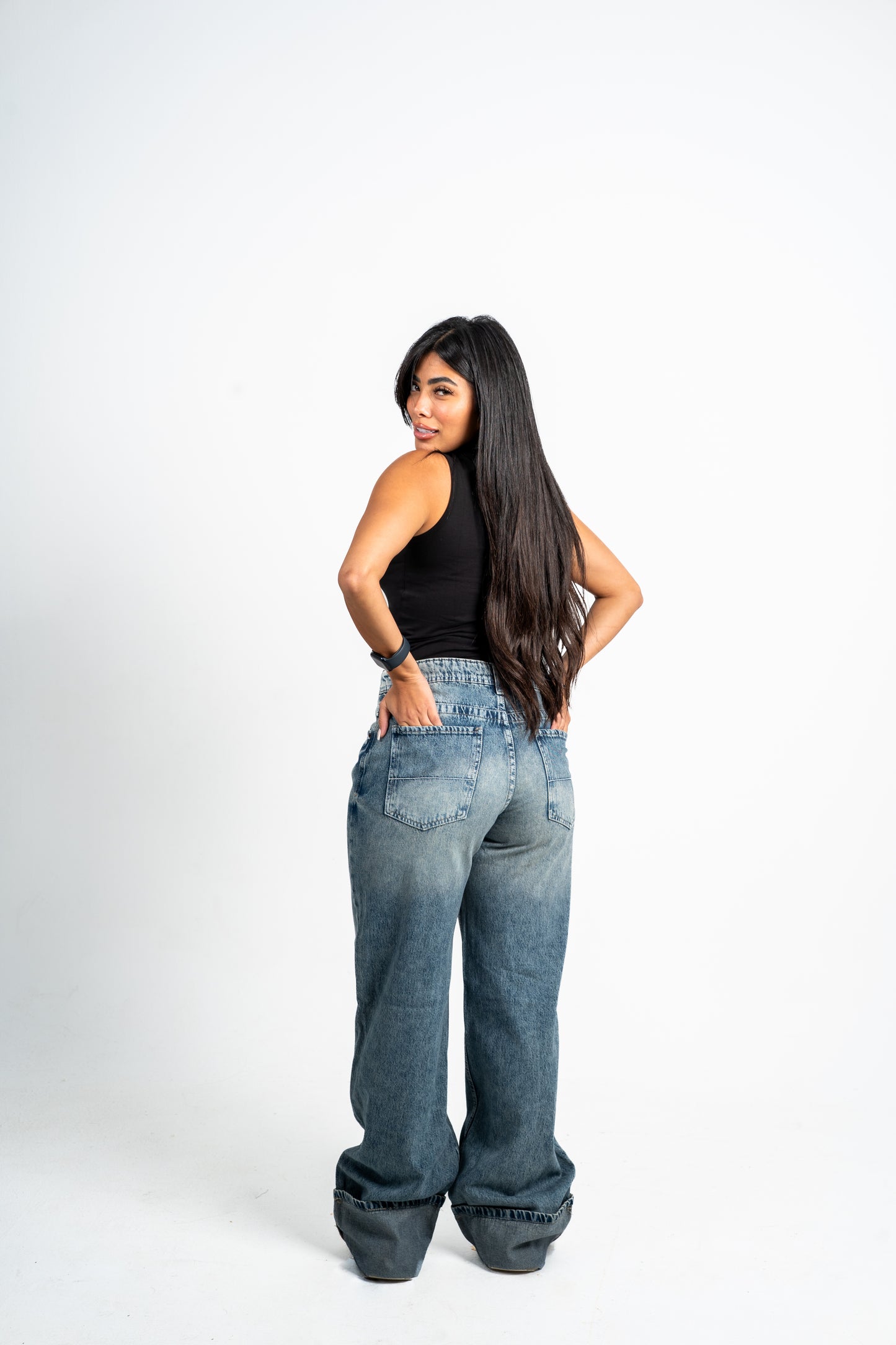 Cuffed wide leg jeans navy washed.