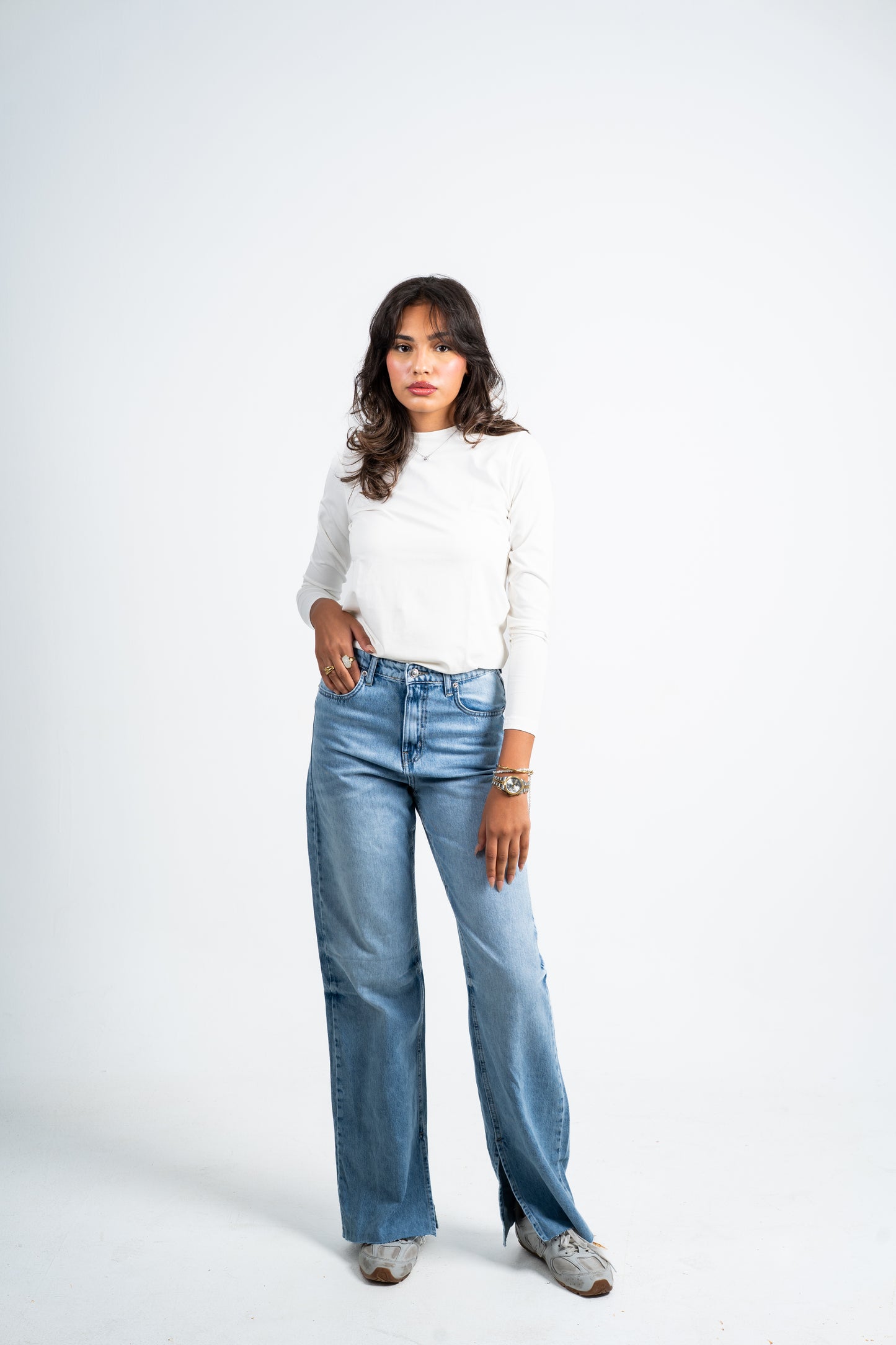 Side slit straight jeans light blue.