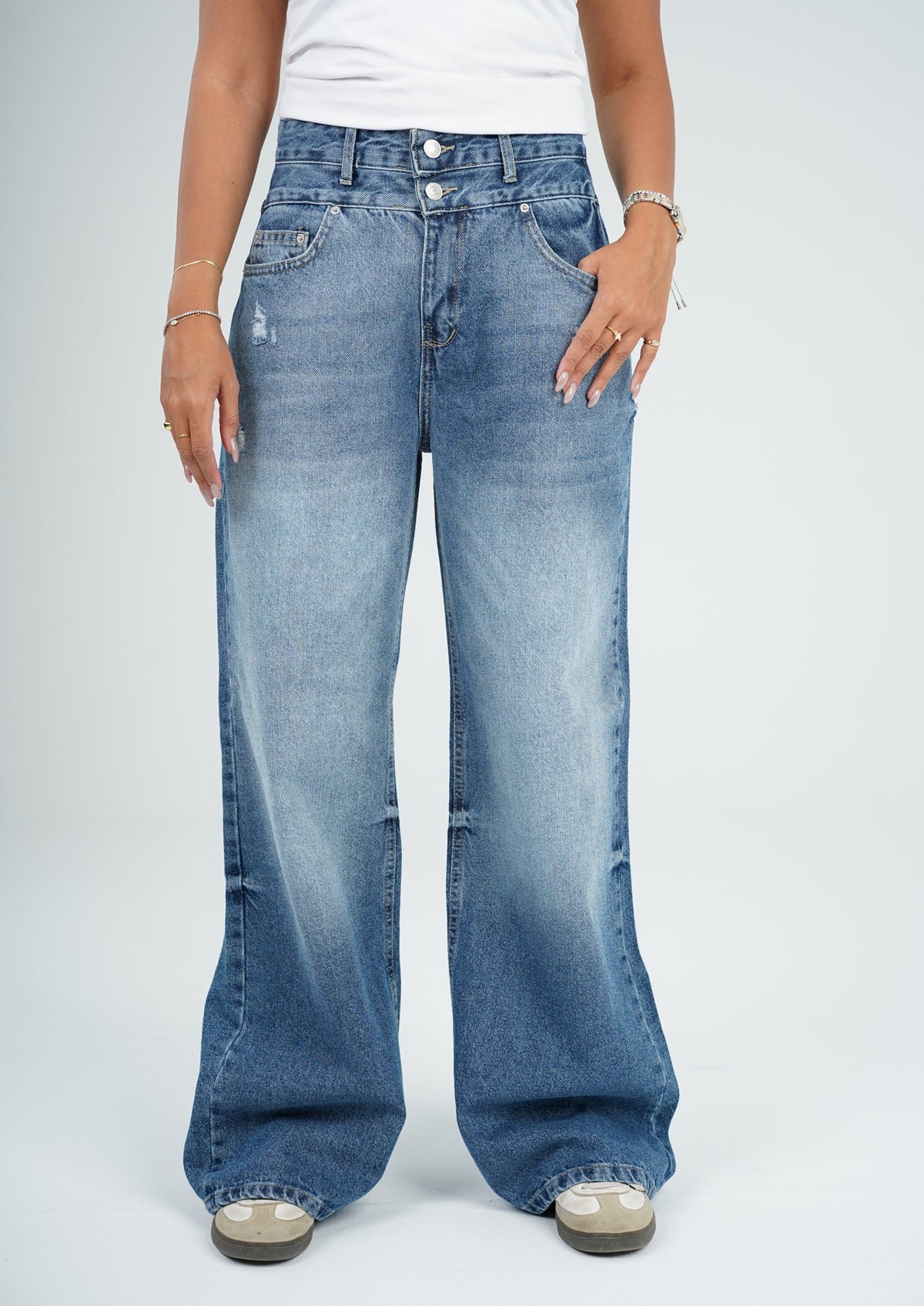 Wide leg two buttons unfinished mid blue washed