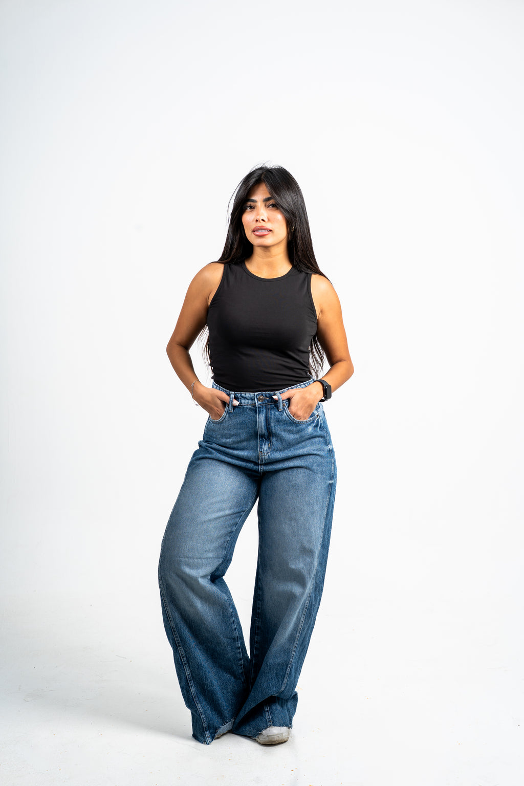 Slanted cut jeans dark blue.