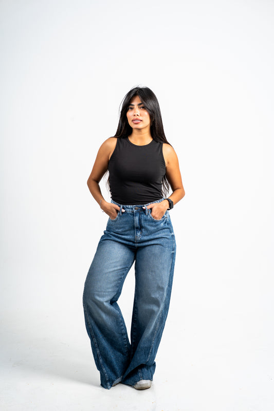 Slanted cut jeans dark blue.