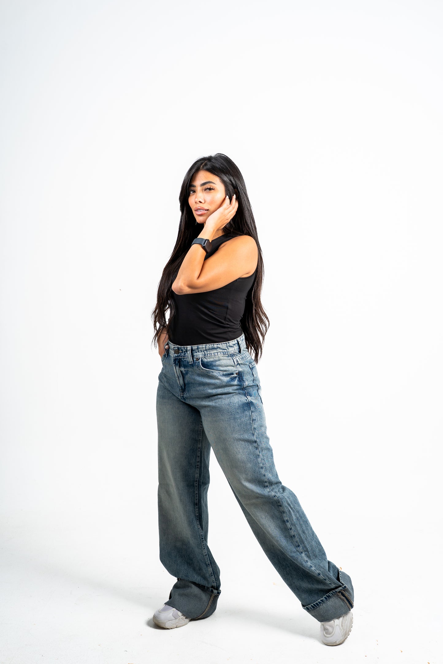 Cuffed wide leg jeans navy washed.