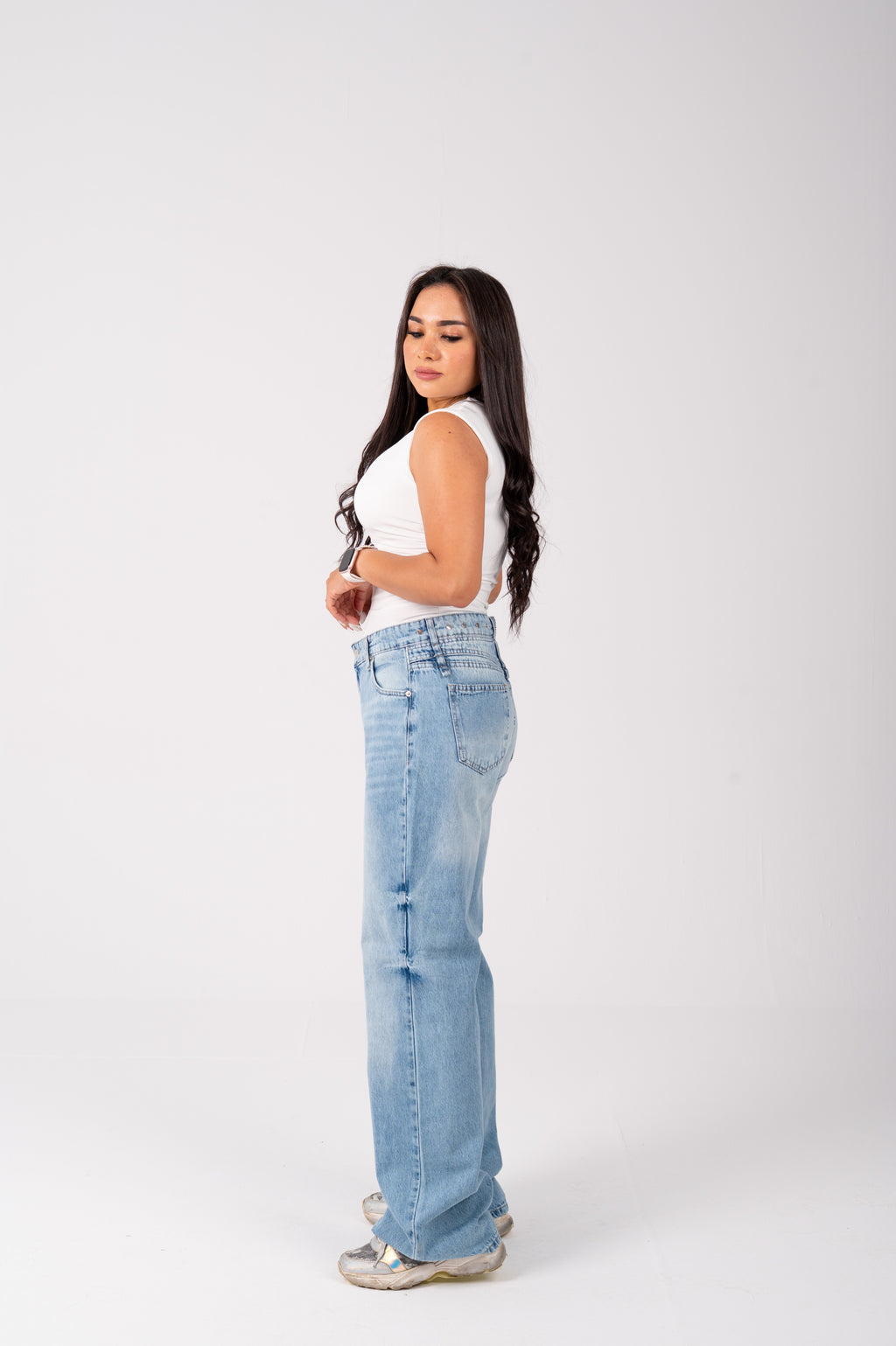 Wide leg jeans with a back studded light blue