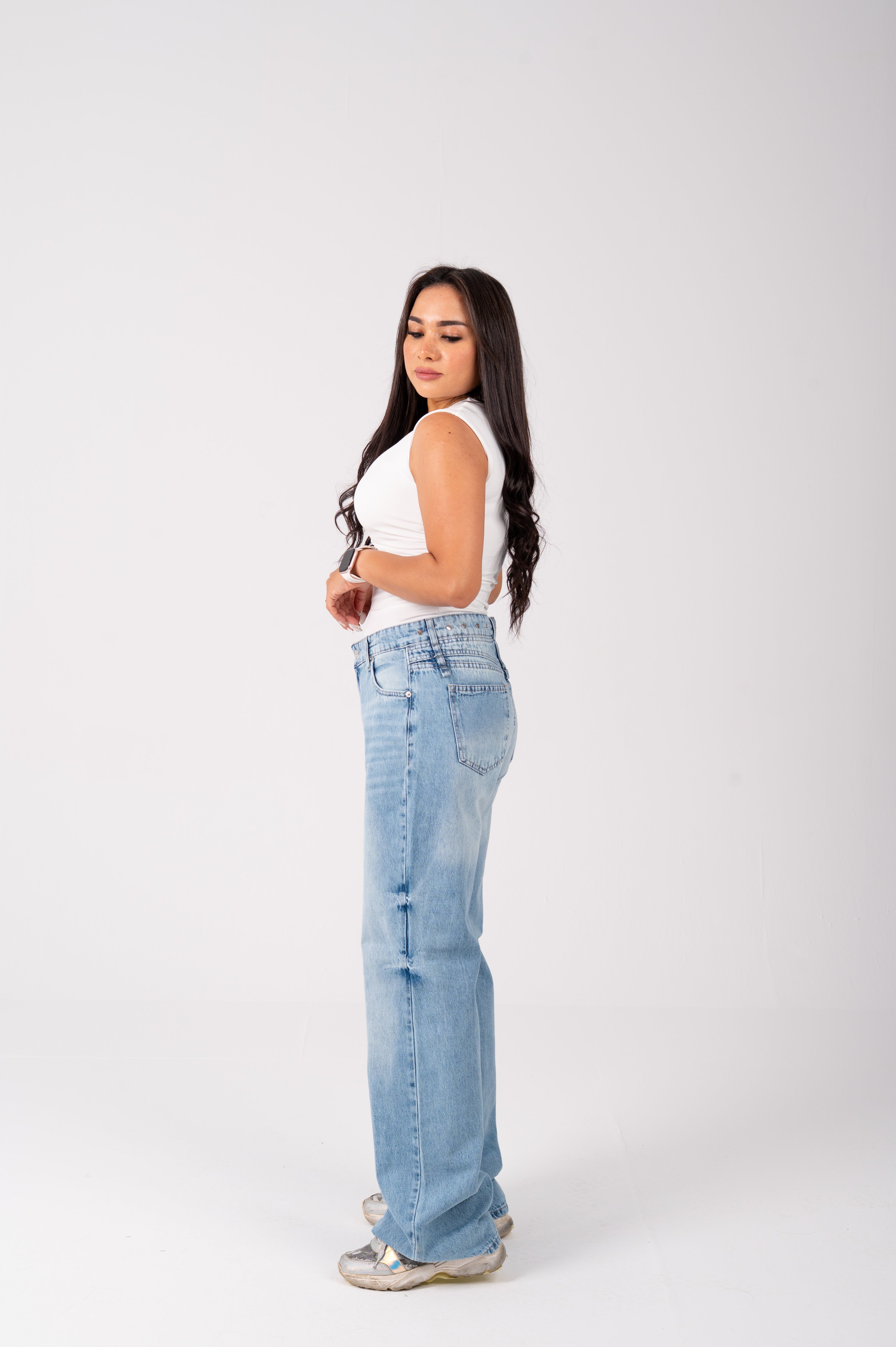 Wide leg jeans with a back studded light blue